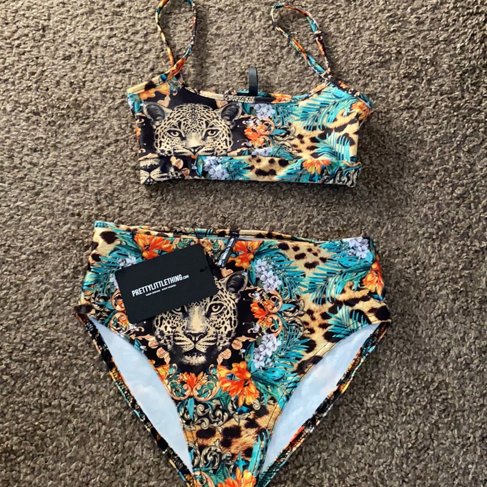 Leopard print bathingsuit